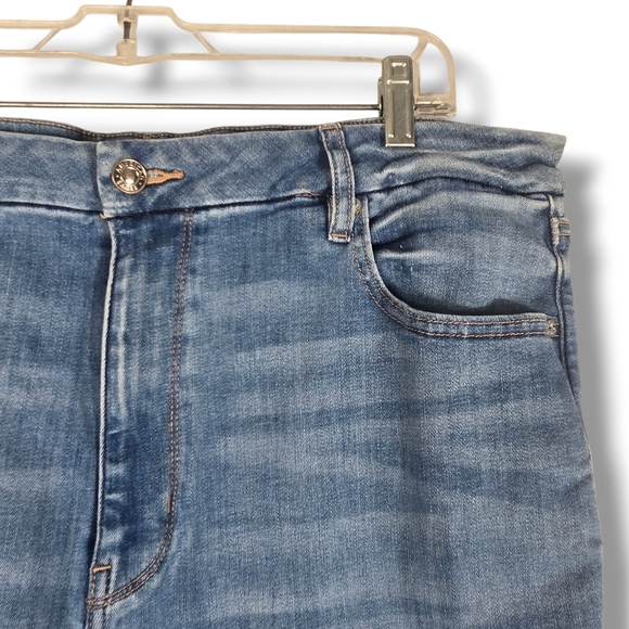 American Eagle Super Curvy High Rise Flare Jean Blue Stretch 18 Short 18S - Picture 9 of 15